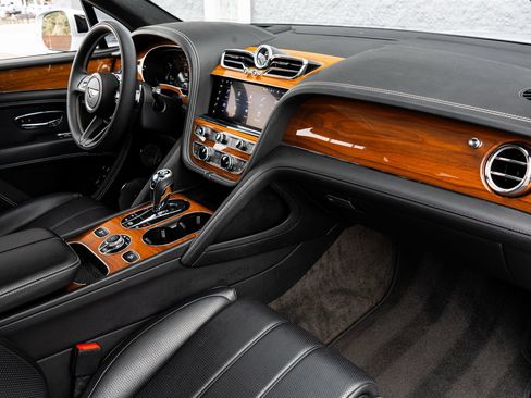 Certified 2023 Bentley Bentayga AWD/4WD image 2