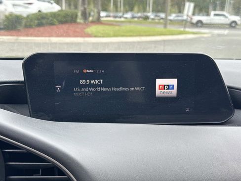 Used 2021 MAZDA MAZDA3 s image 26