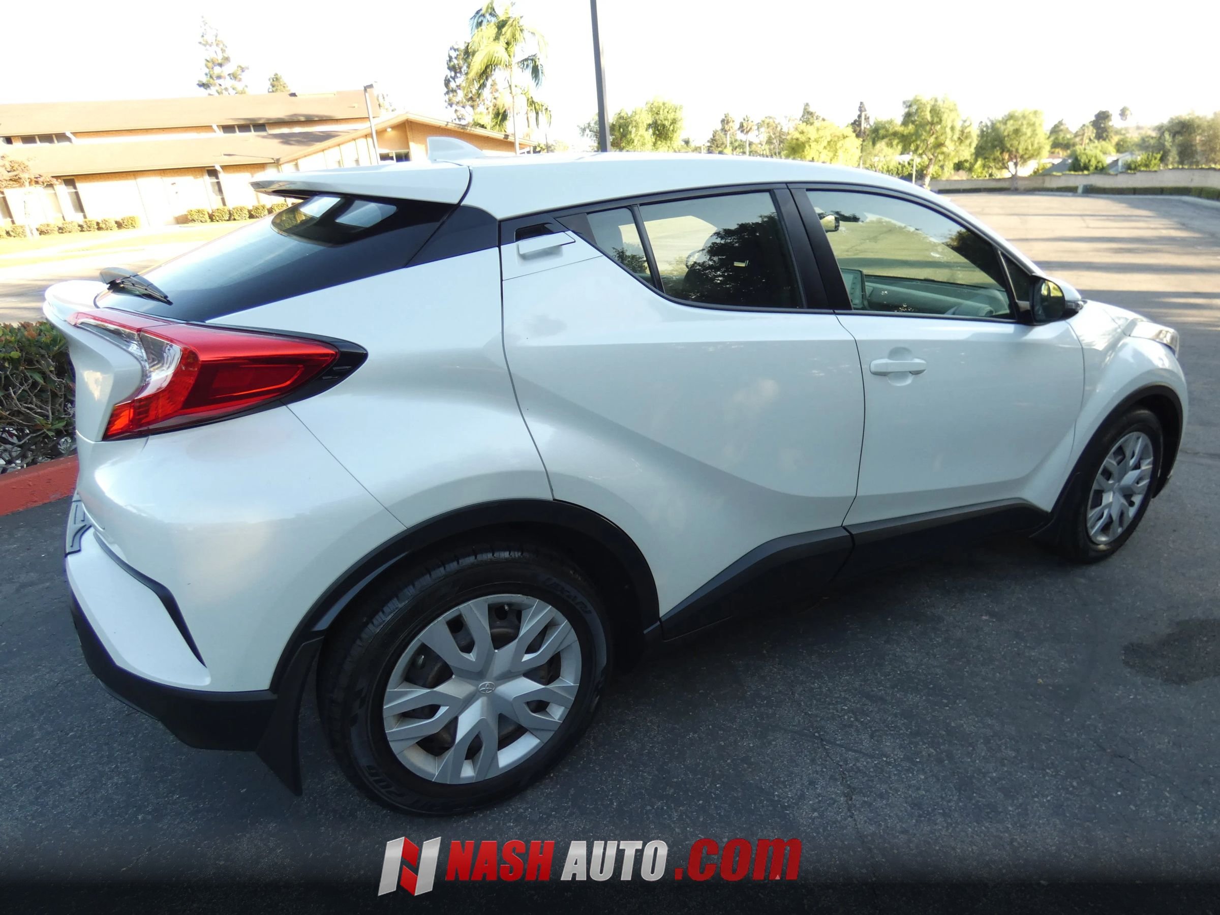 Used 2019 Toyota C-HR LE FWD image 8