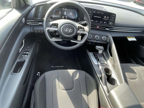New 2026 Hyundai Elantra SE image 27