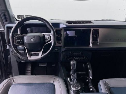 Certified 2022 Ford Bronco Outer Banks w/ Sasquatch Package image 28