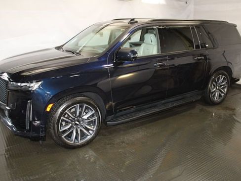 Used 2021 Cadillac Escalade ESV Sport Platinum AWD/4WD image 2