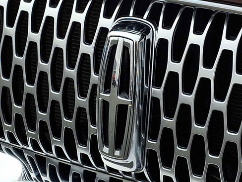 Used 2023 Lincoln Nautilus AWD w/ Premium Package image 30