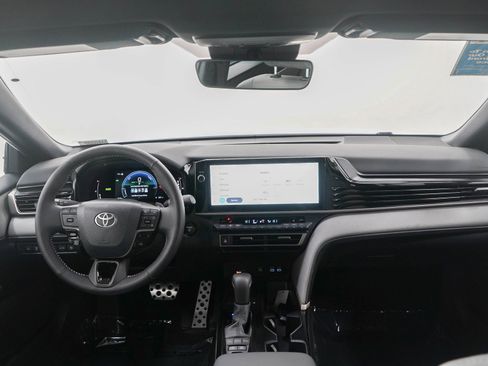 Used 2025 Toyota Camry SE w/ Multimedia Upgrade Package image 13