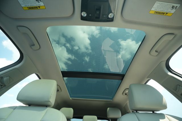 Used 2025 Kia Sorento S w/ Panoramic Sunroof Package FWD image 12