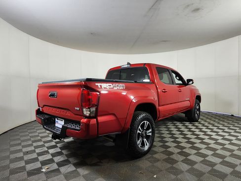 Used 2017 Toyota Tacoma TRD Off-Road image 7