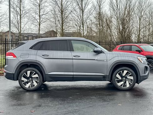 Used 2024 Volkswagen Atlas Cross Sport SE image 3