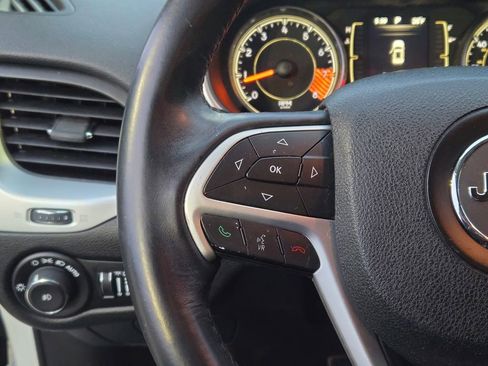 Used 2014 Jeep Cherokee Latitude w/ Comfort/Convenience Group image 40