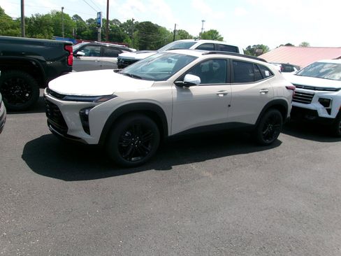 New 2026 Chevrolet Trax ACTIV FWD image 17