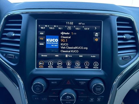 Used 2018 Jeep Grand Cherokee Limited image 16