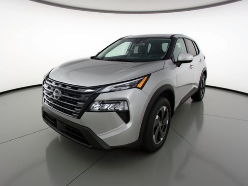 Used 2025 Nissan Rogue SV FWD image 3