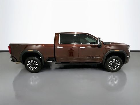 Used 2024 GMC Sierra 2500 Denali Ultimate image 8
