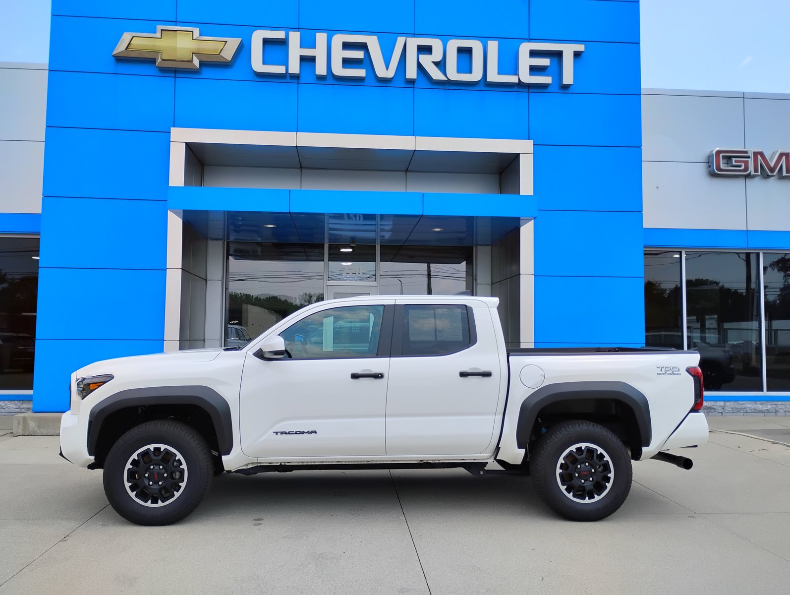 Used 2025 Toyota Tacoma TRD Off-Road AWD/4WD image 11