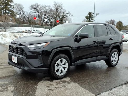 Used 2025 Toyota RAV4 LE image 9