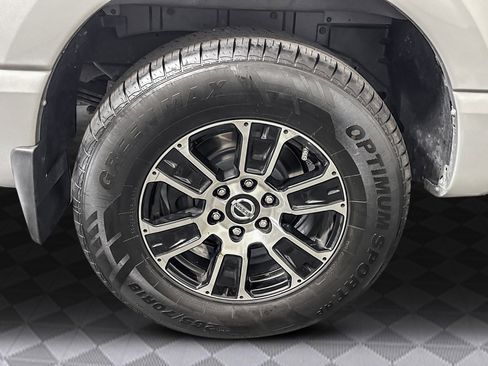 Used 2020 Nissan Titan SV image 33