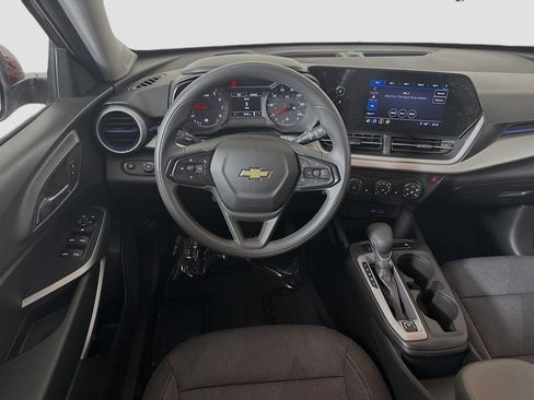 Used 2024 Chevrolet Trax LS w/ LS Convenience Package FWD image 17