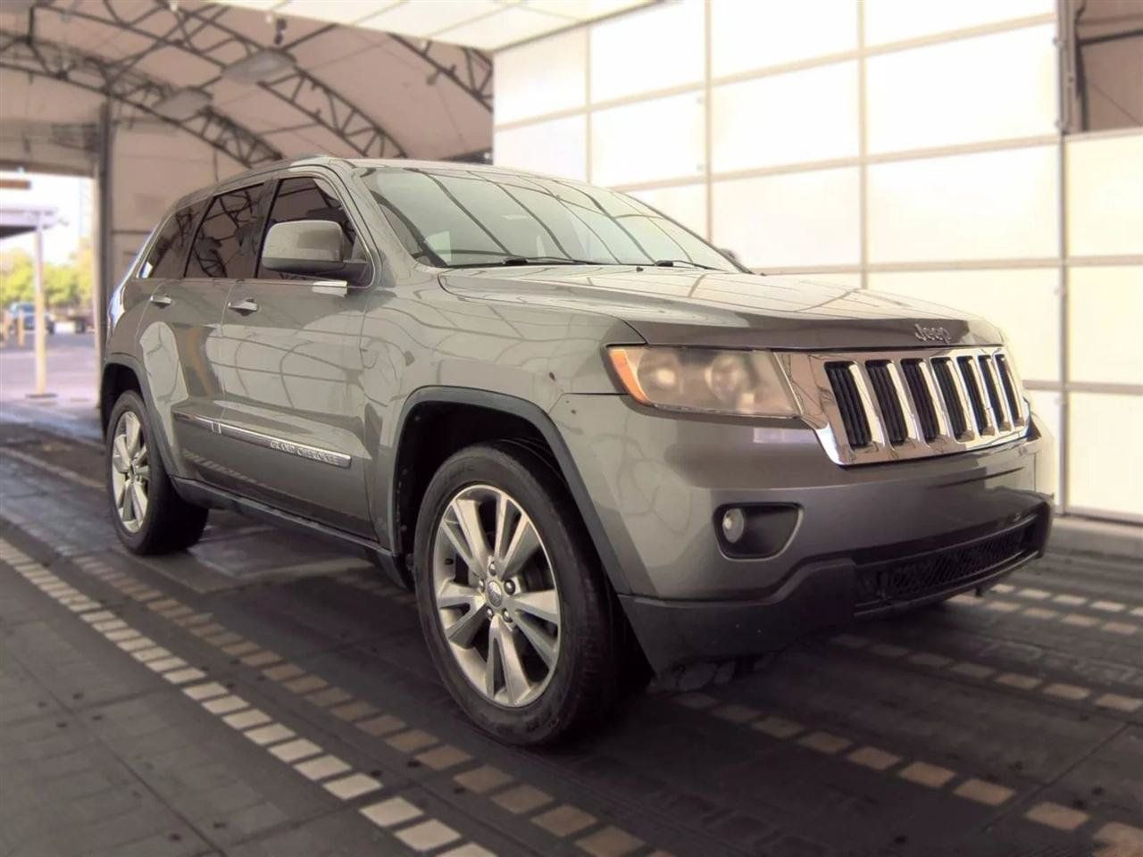 Used 2013 Jeep Grand Cherokee Laredo RWD image 4