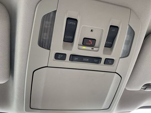 Used 2024 Toyota Highlander XLE AWD/4WD image 31
