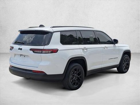 Used 2025 Jeep Grand Cherokee L Altitude RWD image 5