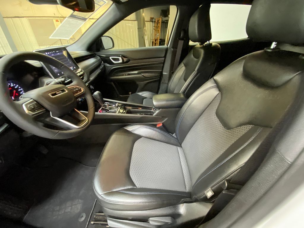 Used 2026 Jeep Compass Latitude AWD/4WD image 22