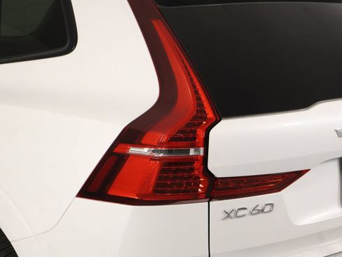 Certified 2024 Volvo XC60 B5 Core AWD/4WD image 18