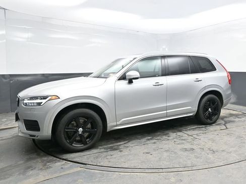 Used 2021 Volvo XC90 T6 Momentum image 3