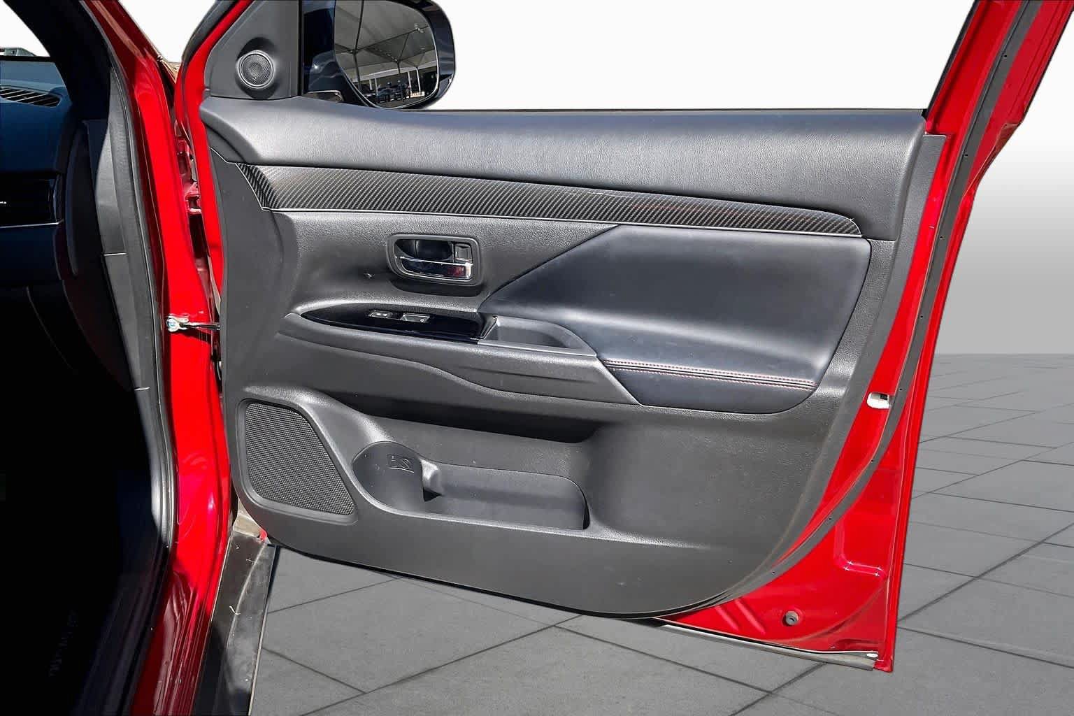 Used 2020 Mitsubishi Outlander LE FWD image 22