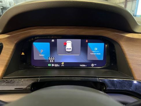 Certified 2025 Volkswagen Atlas SE FWD image 23