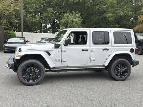 Used 2024 Jeep Wrangler Unlimited Sahara AWD/4WD image 2
