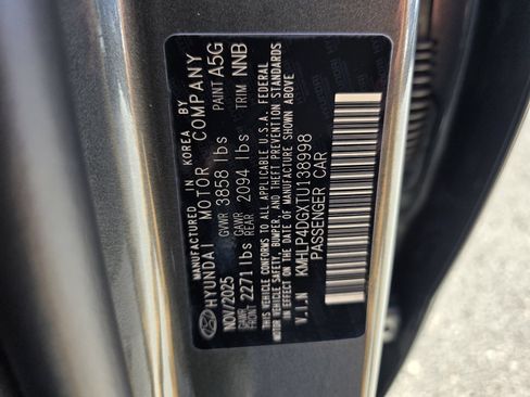 New 2026 Hyundai Elantra Limited FWD image 34