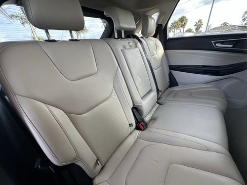 Used 2019 Ford Edge Titanium image 22