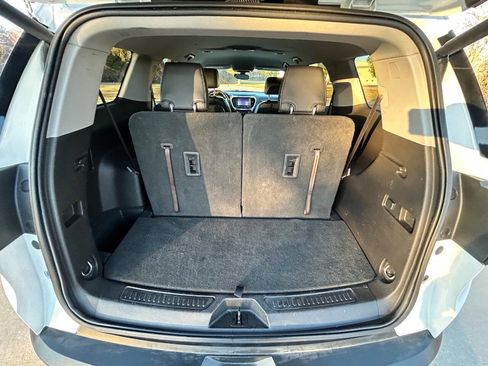 Used 2019 GMC Acadia SLT image 11