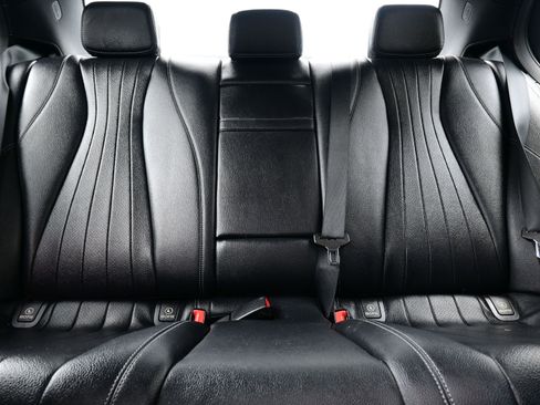 Used 2019 Mercedes-Benz E 300 4MATIC image 17