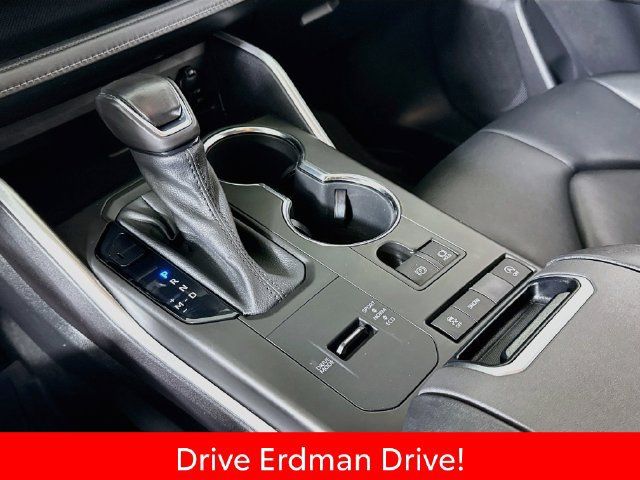 Used 2021 Toyota Highlander XLE FWD image 19