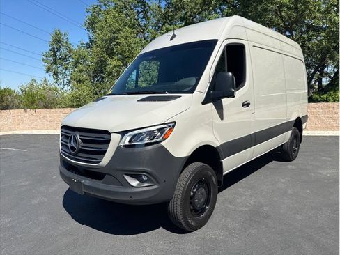 Used 2023 Mercedes-Benz Sprinter 2500 image 3