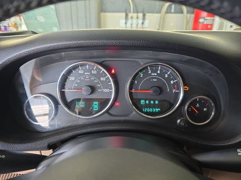 Used 2016 Jeep Wrangler Unlimited Sahara w/ Dual Top Group AWD/4WD image 22