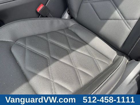 Used 2024 Volkswagen Atlas Cross Sport SE FWD image 20