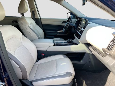 Used 2022 Nissan Pathfinder Platinum w/ Lighting Package (N93) FWD image 30