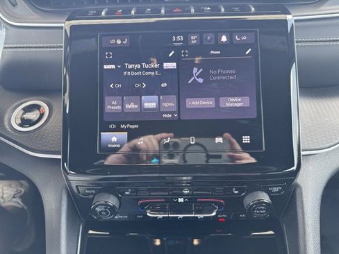 Used 2024 Jeep Grand Cherokee Altitude image 8