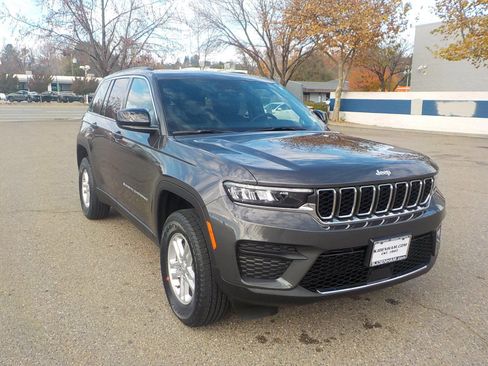 New 2025 Jeep Grand Cherokee 4WD image 3