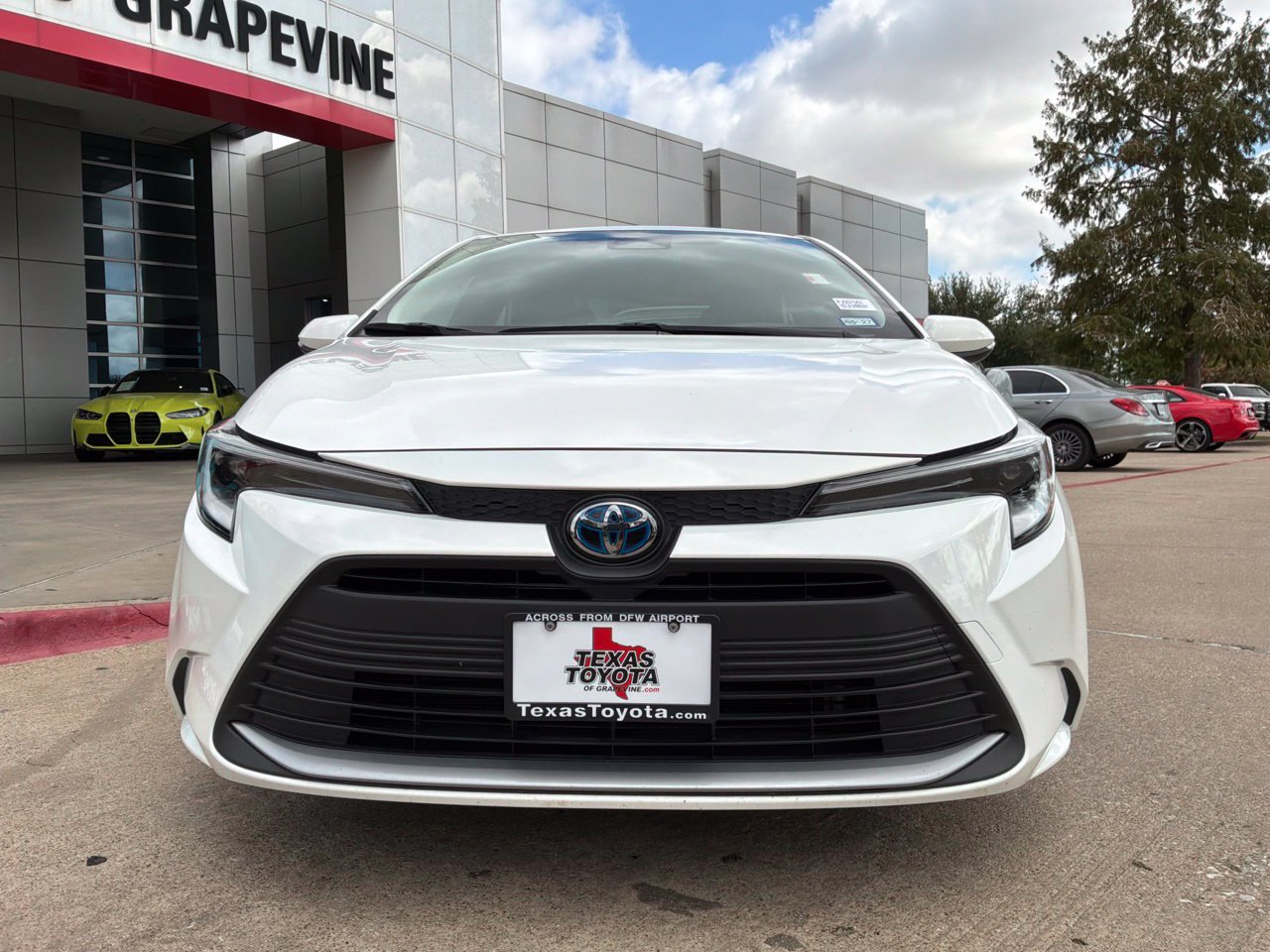 Used 2023 Toyota Corolla XLE FWD image 3