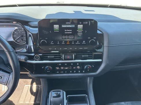 Used 2022 Nissan Pathfinder SL image 18