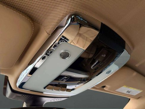 Used 2019 Rolls-Royce Phantom Sedan image 37