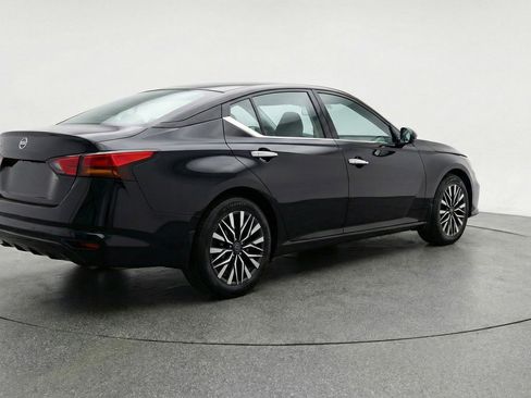 Used 2025 Nissan Altima 2.5 SV image 9