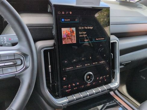 Used 2025 GMC Yukon XL Denali AWD/4WD image 15