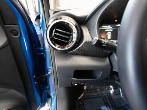 Used 2024 Nissan Kicks SV image 11