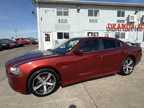 Used 2014 Dodge Charger SXT RWD image 2