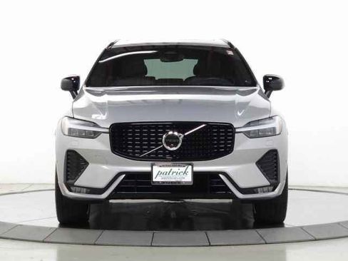 Used 2022 Volvo XC60 B5 R-Design w/ Advanced Package image 2