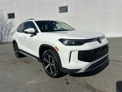 New 2026 Volkswagen Tiguan SE image 7