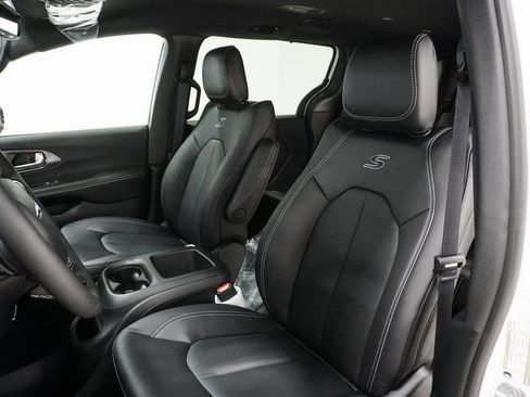 New 2026 Chrysler Pacifica Select image 10